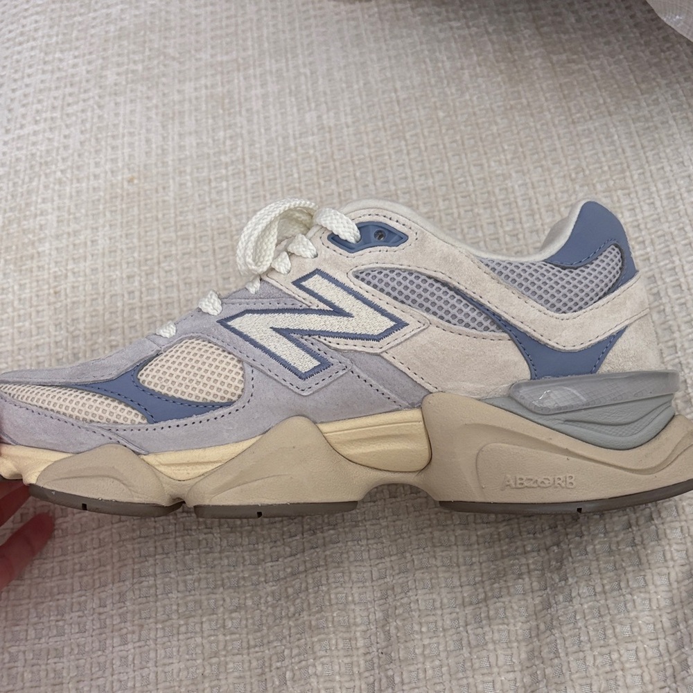 New Balance Women's Cream and Light Blue Retro Runner - Picture 5 of 6